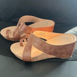 Cute wedge sandals! Size 6 1/2.
